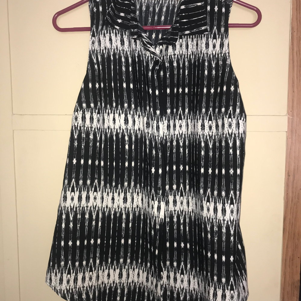 Jessica Simpson tank top